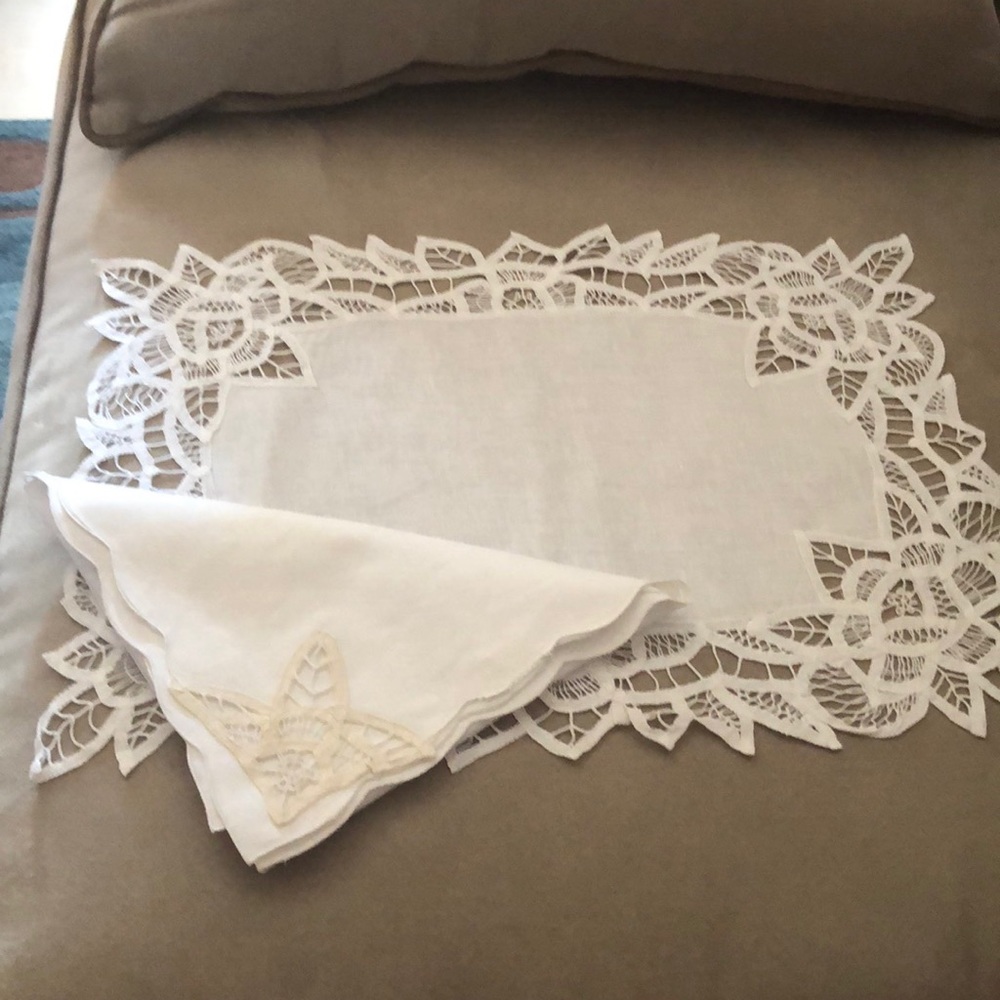 4 Placemats/4 Napkins